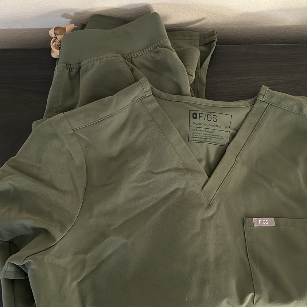 Figs moss medium petite Casma and Kade Cargo pants SET